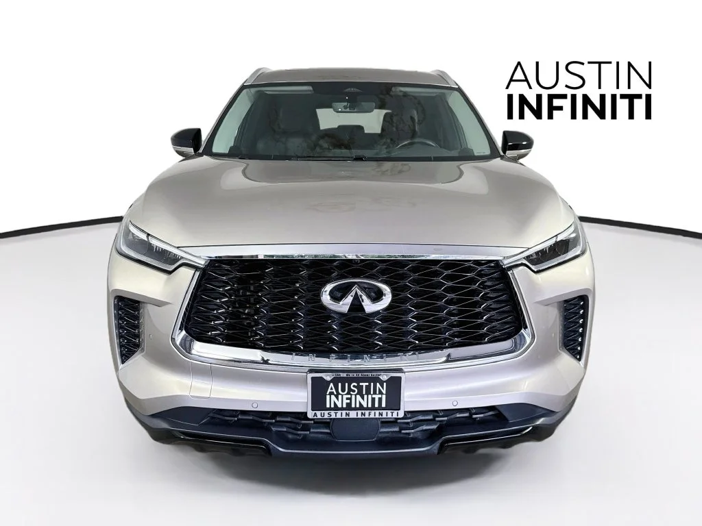 Certified Used 2023 Titanium INFINITI LUXE image 4