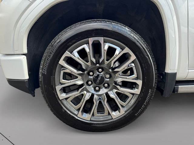Used 2024 White GMC Denali Ultimate image 9