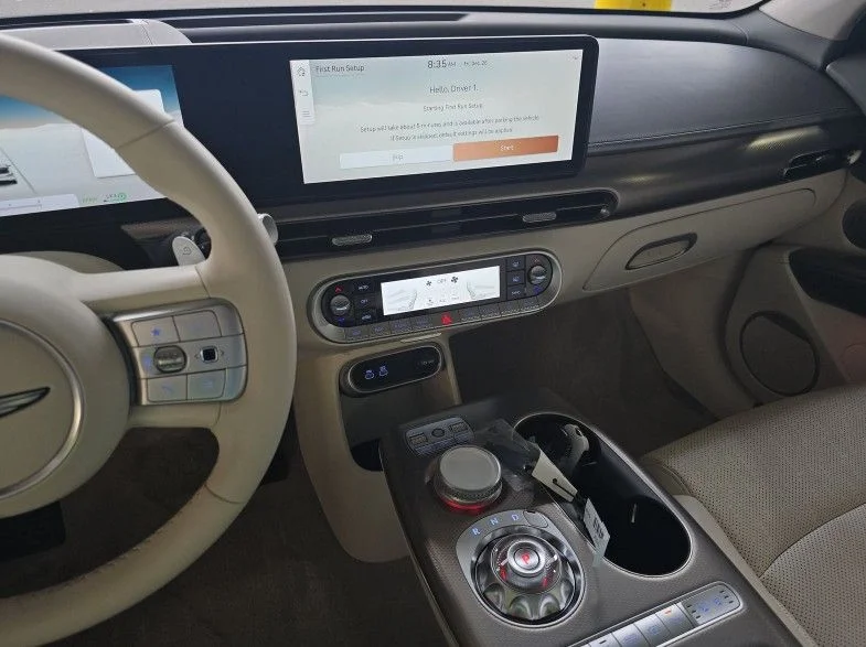 Used 2023 White Genesis Advanced image 9