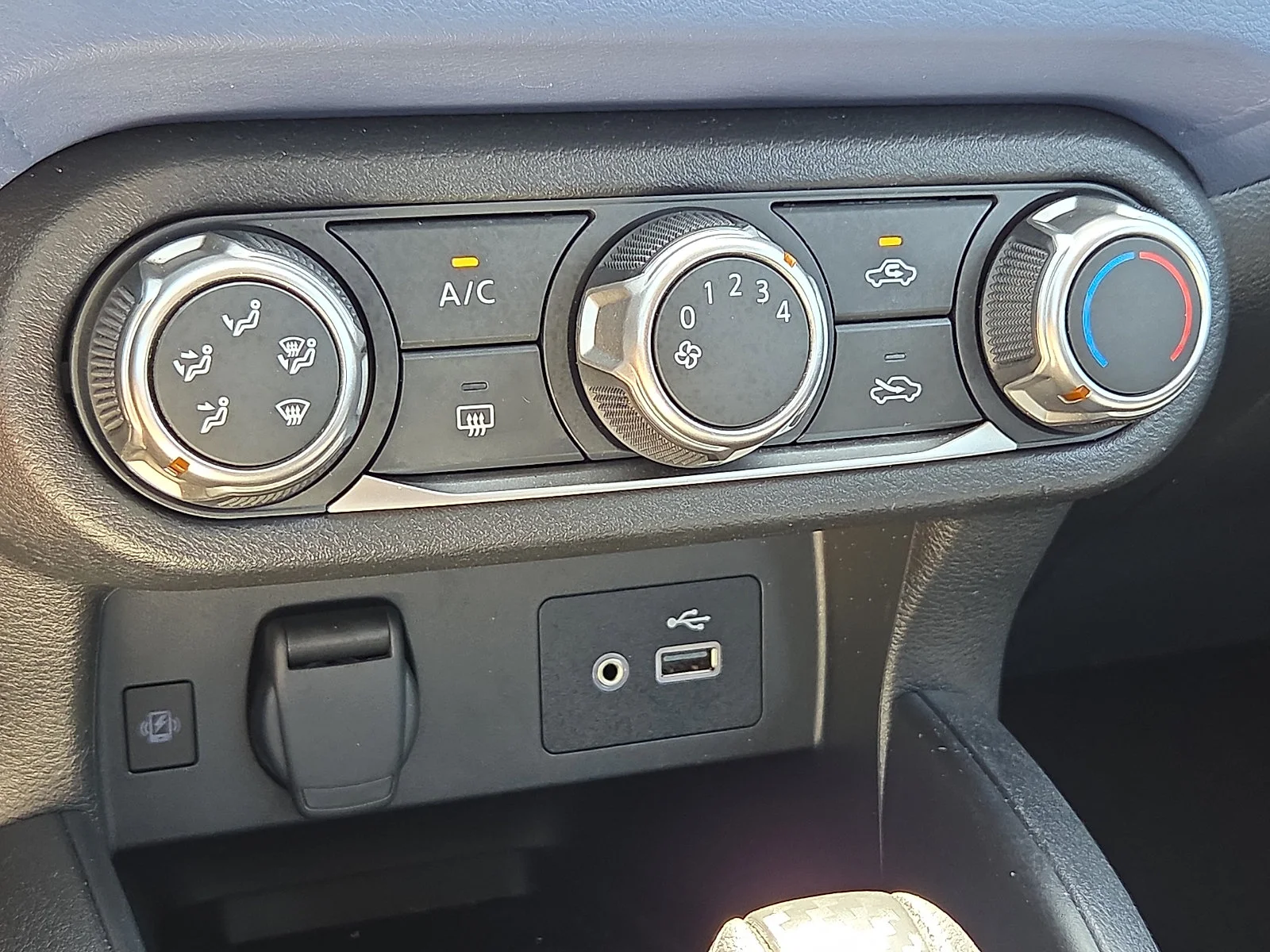 Used 2024 Aspen White Tricoat Nissan SV image 18