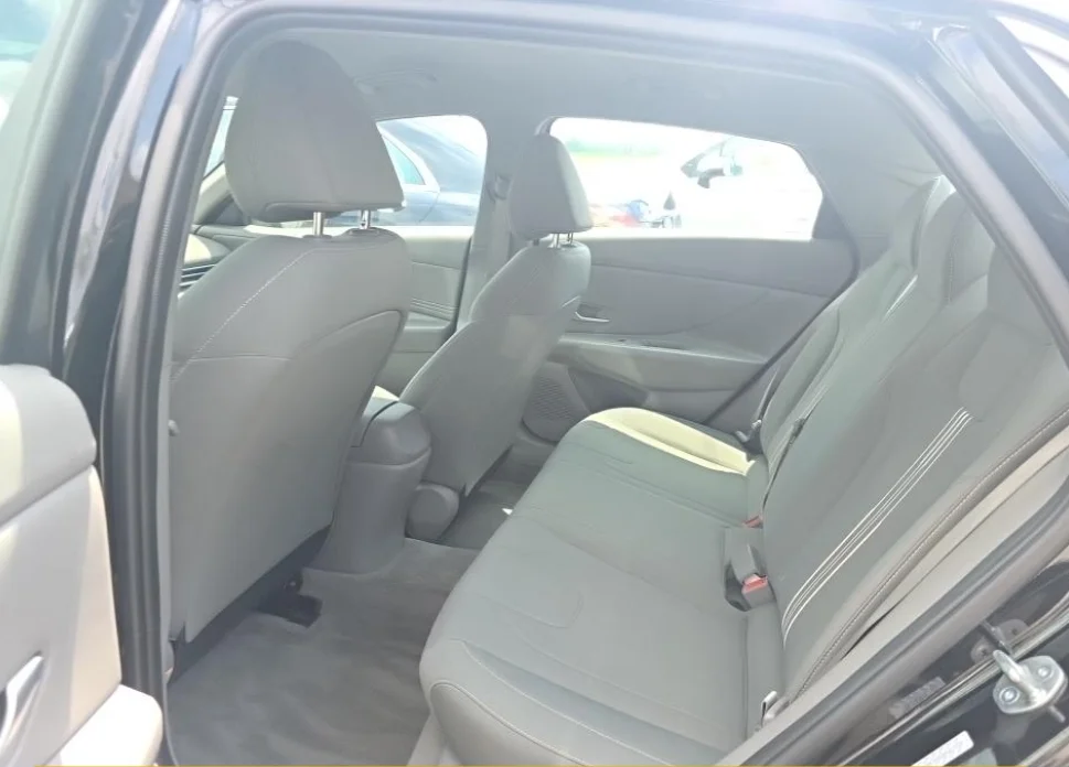 Used 2023 Black Hyundai SEL image 15