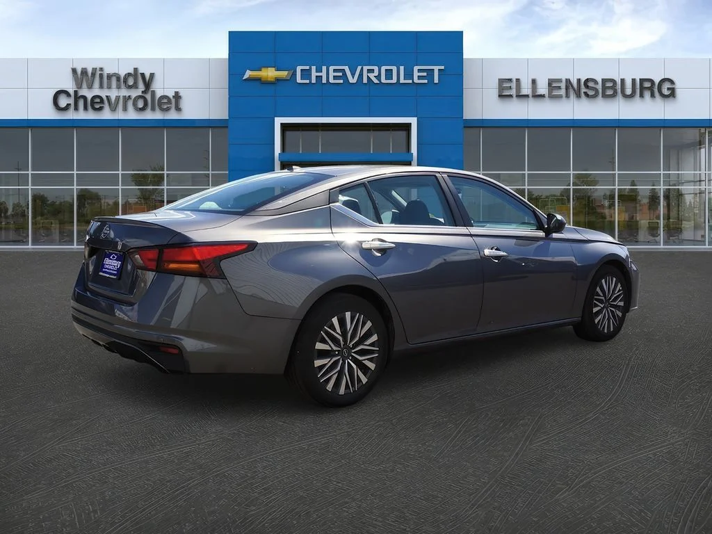 2025 Nissan Altima SV - Photo 7