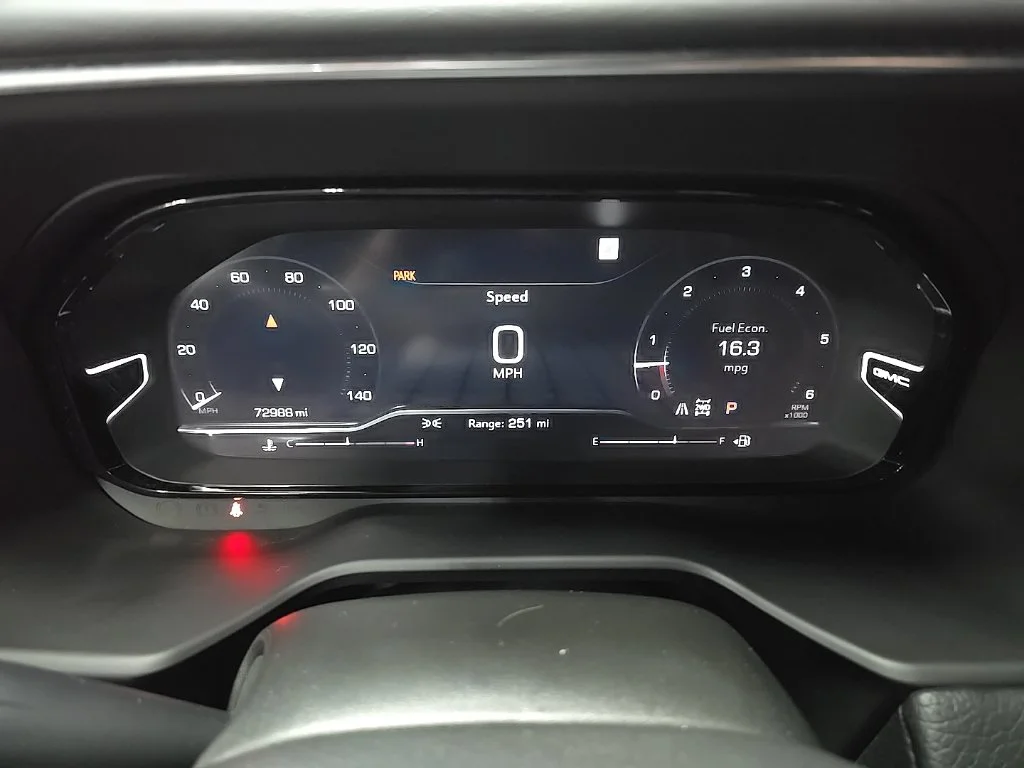 Used 2022 White GMC Denali image 23