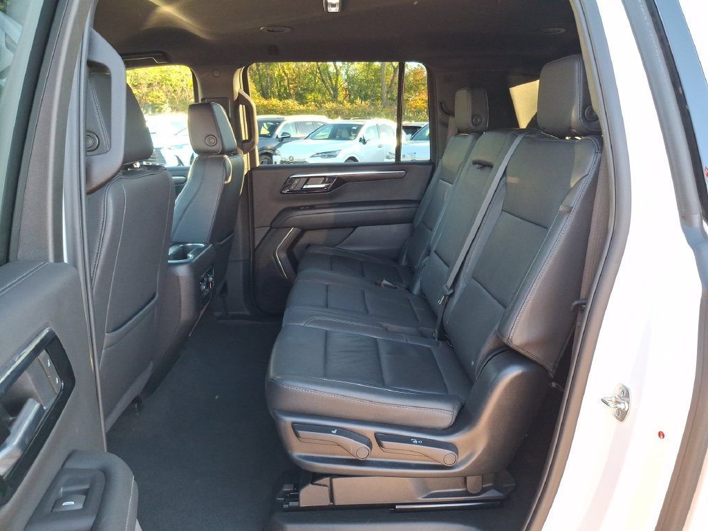 2025 Chevrolet Suburban LT - Photo 24
