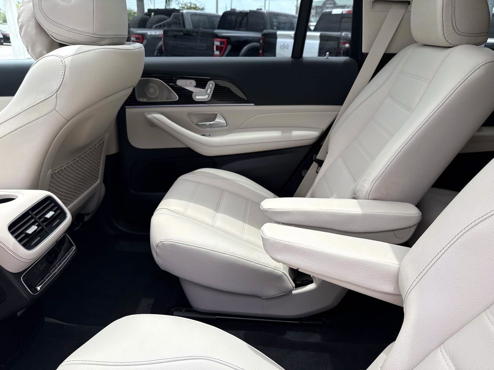 New 2026 Obsidian Black Metallic Mercedes-Benz 450 4MATIC® SUV image 15
