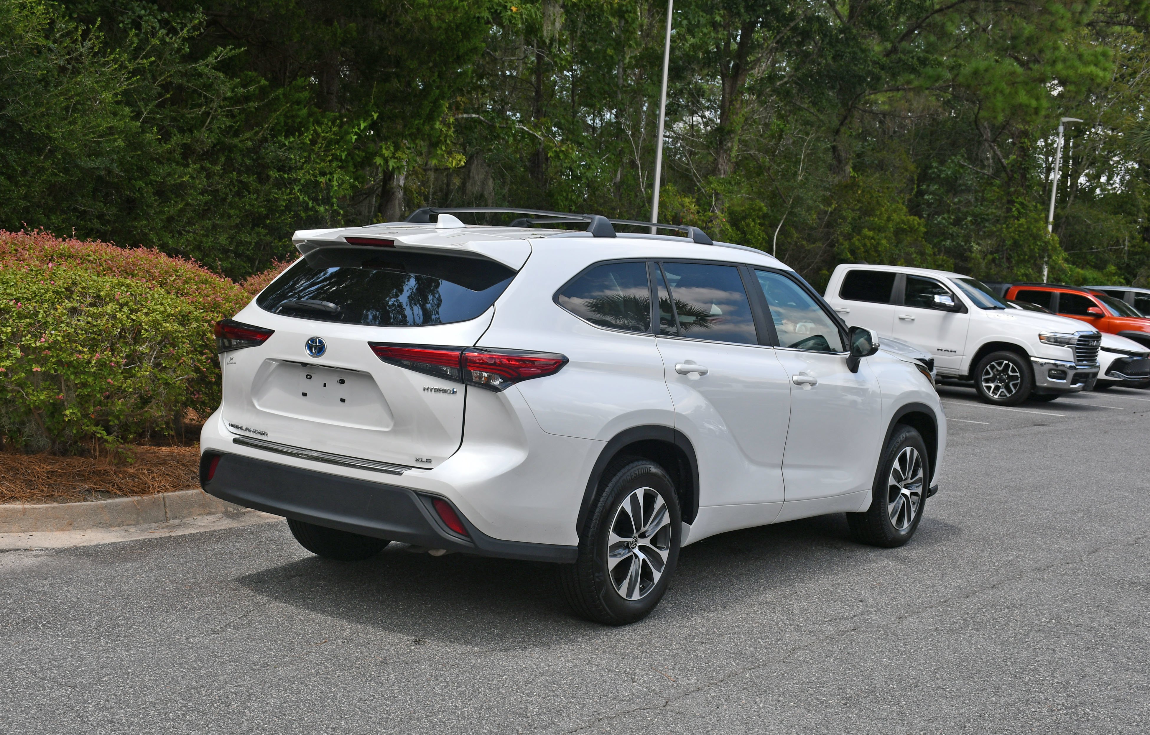 Used 2023 Beige Toyota XLE image 4