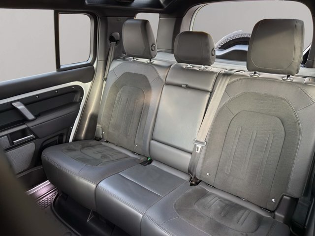 Used 2023 White Land Rover V8 image 14
