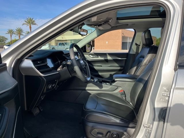 Used 2023 Silver Jeep 4xe image 9