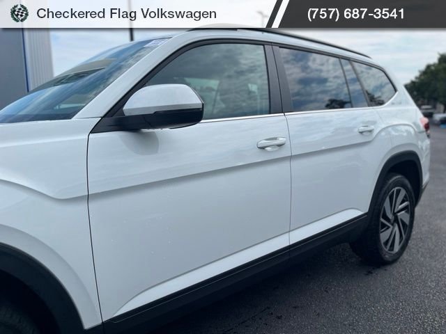 Used 2025 Pure White Volkswagen 2.0T SE w/Technology image 3