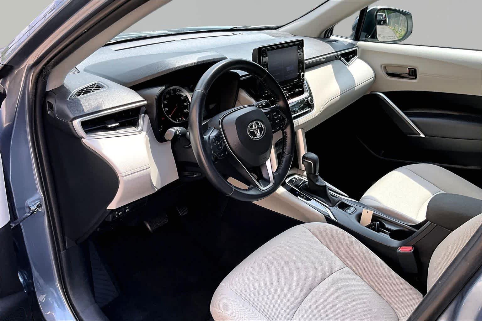 Used 2022 Celestite Toyota LE image 18