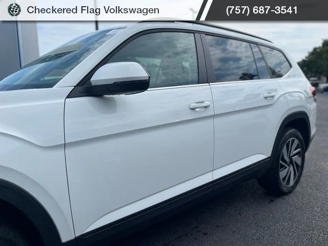 Used 2025 Pure White Volkswagen 2.0T SE w/Technology image 3