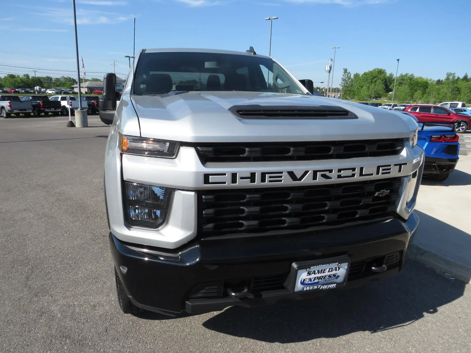 Used 2021 Silver Ice Metallic Chevrolet Custom image 5