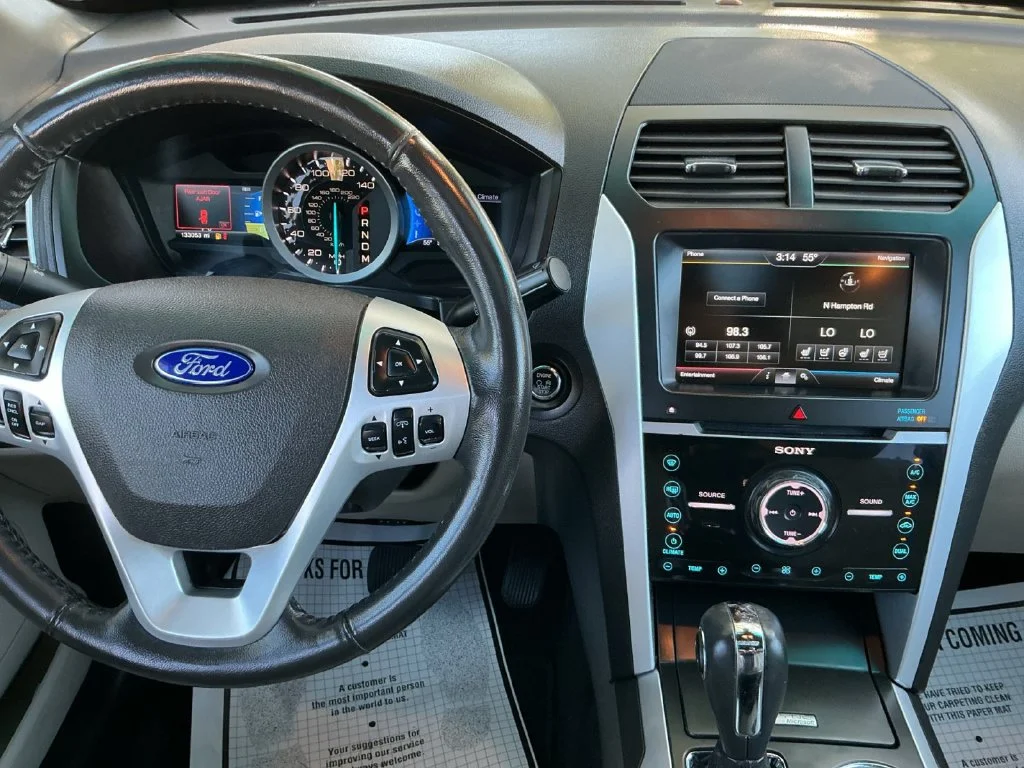 Used 2013 Red Ford Limited image 16