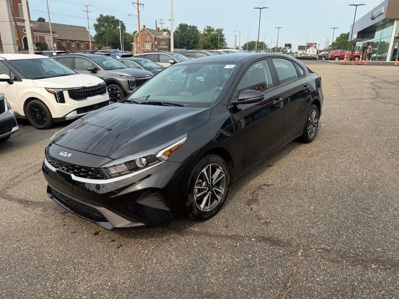 Used 2024 Black Kia LXS image 3
