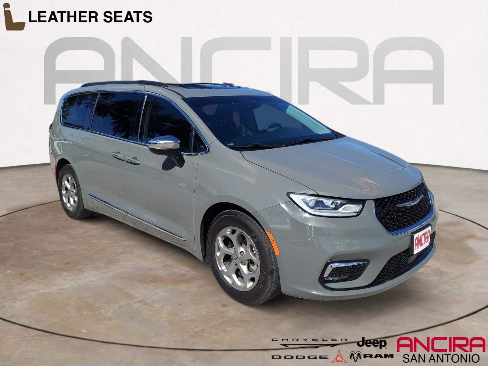 Used 2023 Ceramic Gray Clearcoat Chrysler Limited image 1