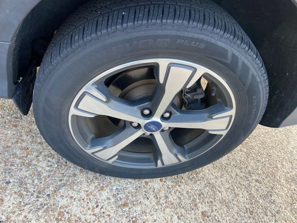 Used 2018 Gray Ford SEL image 25