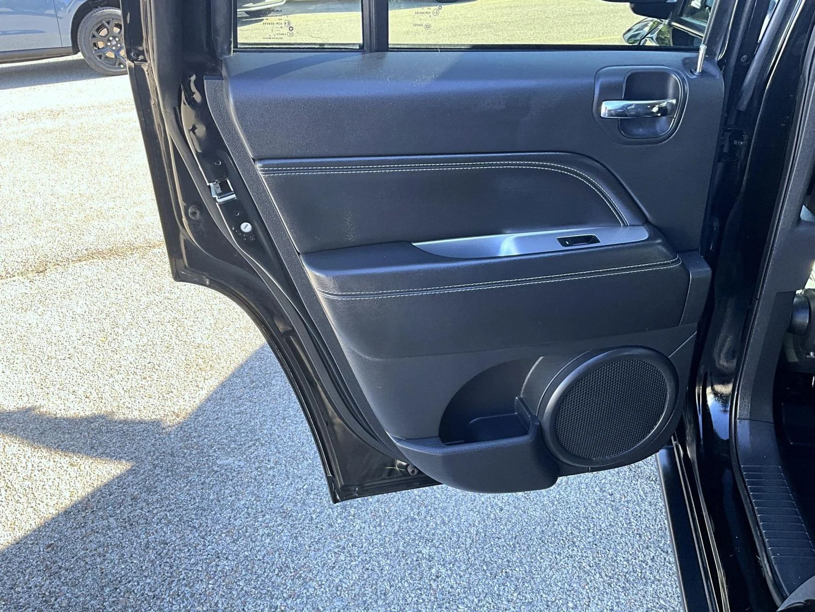 Used 2015 Black Jeep Altitude image 22