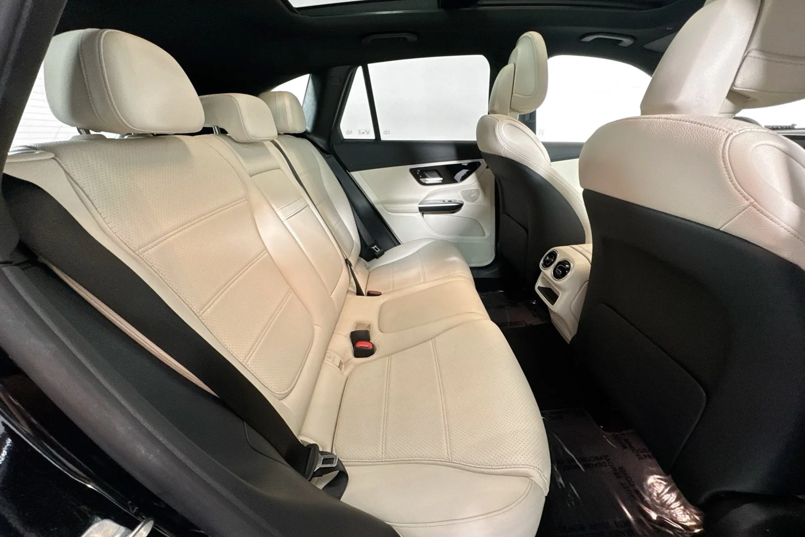 Used 2024 Black Mercedes-Benz GLC 300 image 26