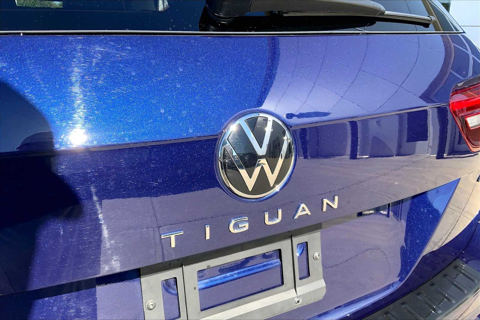Used 2024 Atlantic Blue Metallic Volkswagen SEL R-Line image 29