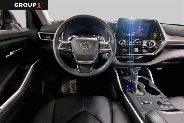 Certified Used 2025 PRECIOUS METAL Toyota  image 6
