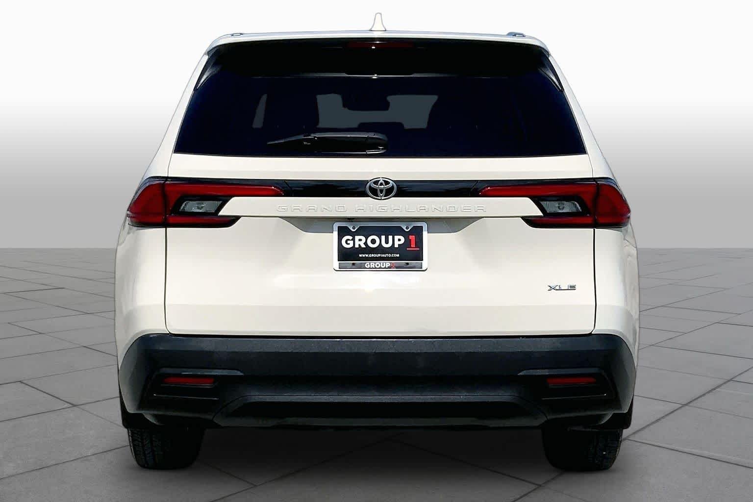 Used 2024 Coastal Cream Toyota XLE image 5