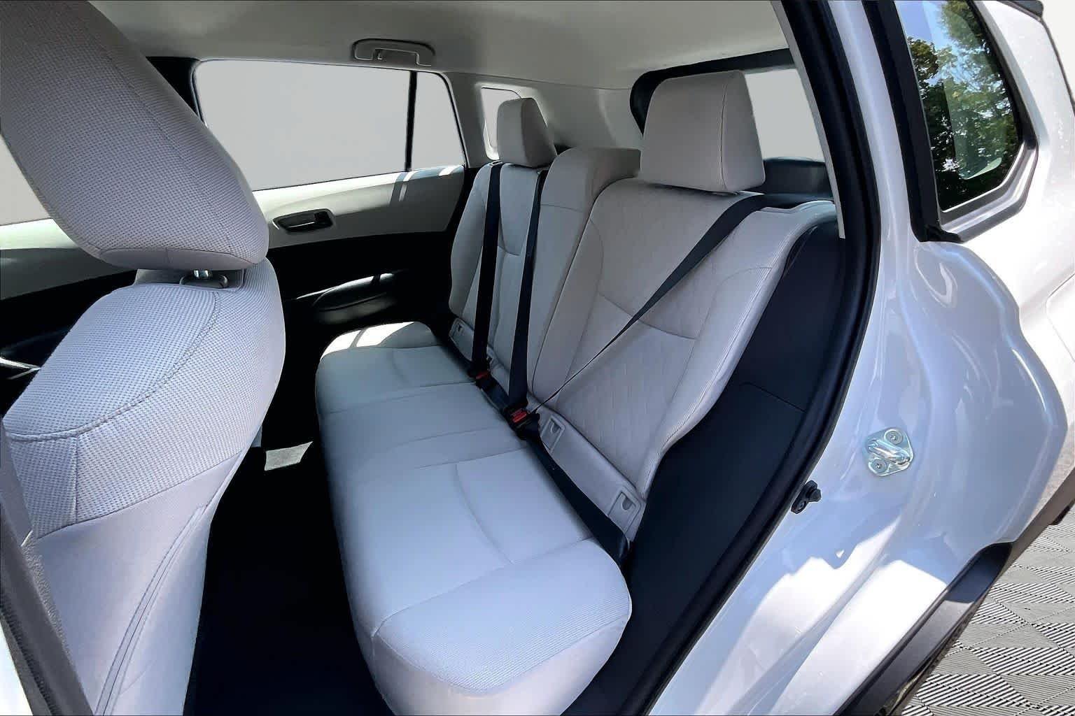 Used 2025 Wind Chill Pearl Toyota L image 21