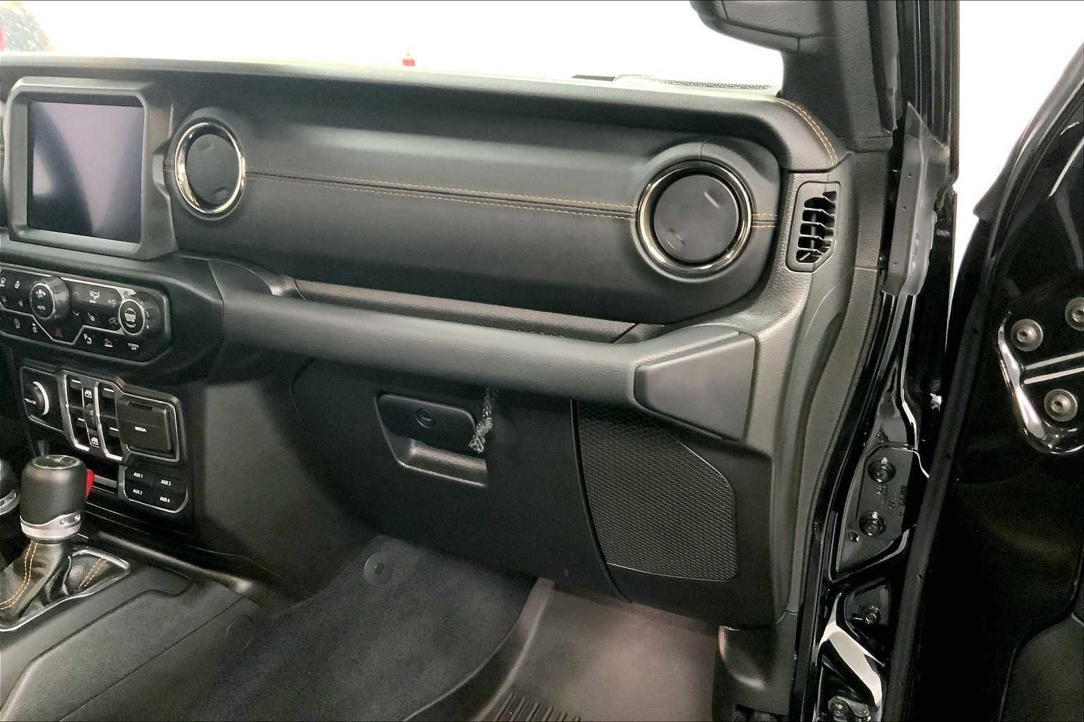 Used 2022 Black Clearcoat Jeep High Altitude image 16