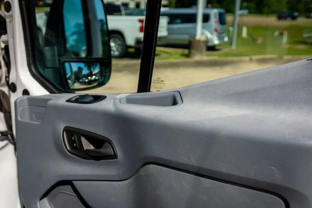 Used 2016 Oxford White Ford Base image 22
