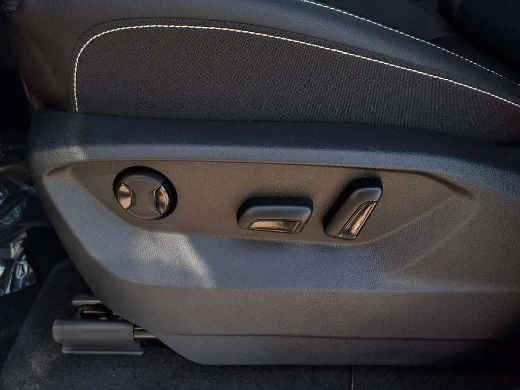 New 2026 Pure Gray Volkswagen 2.0T SE w/Technology image 9