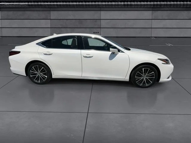 Used 2024 White Lexus 350 image 9