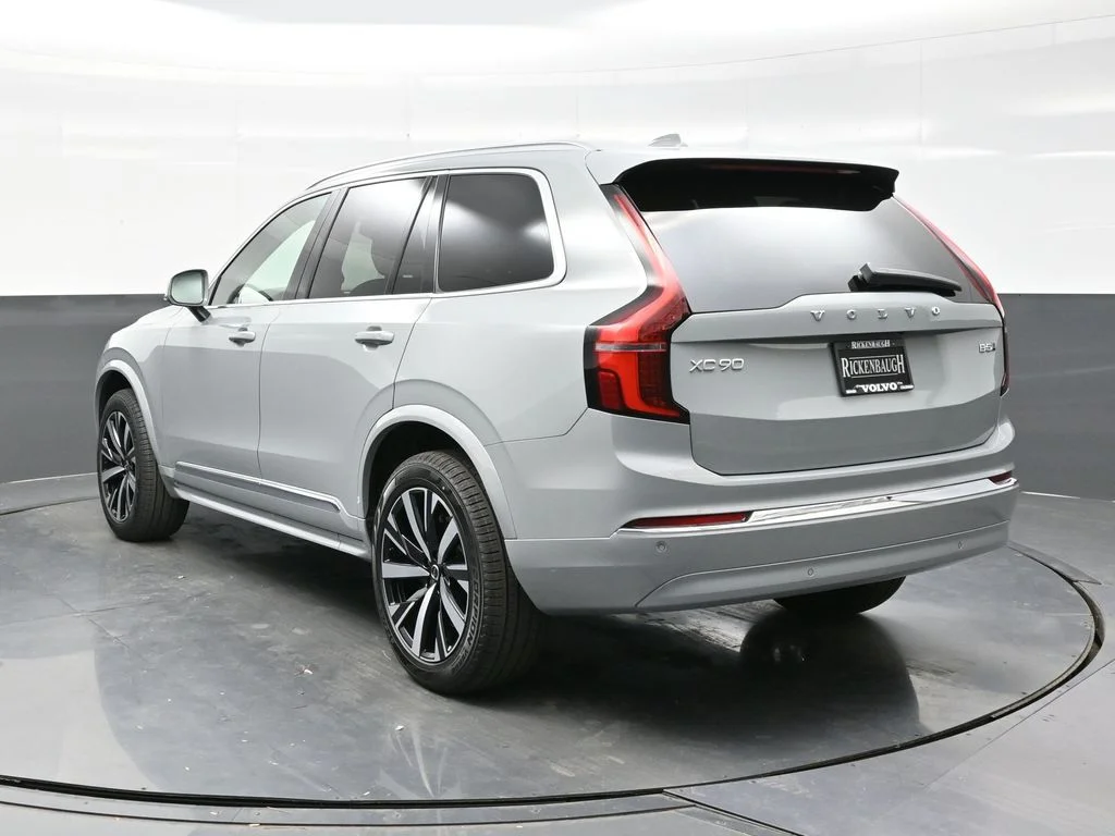 New 2026 Vapour Grey Volvo Core image 5