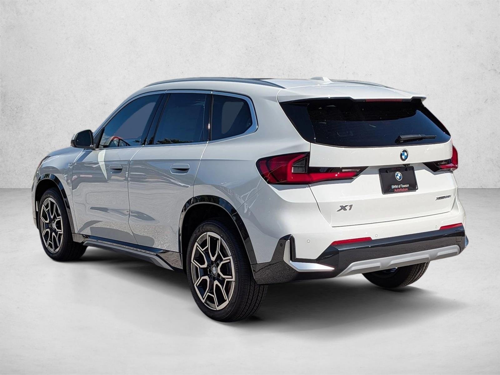 Used 2026 Alpine White BMW xDrive28i image 9