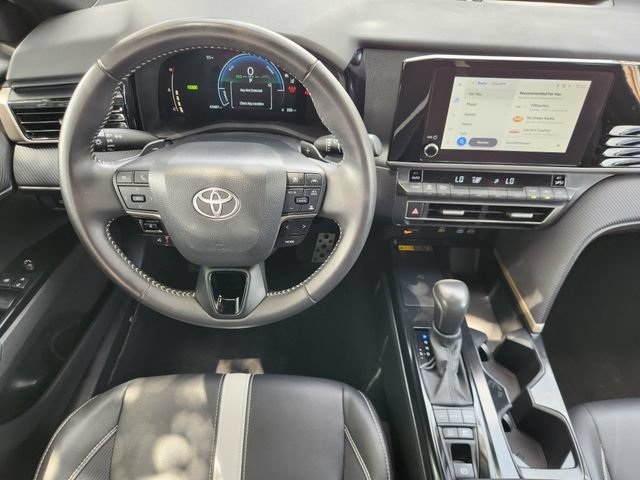 Used 2025 White Toyota LE image 26