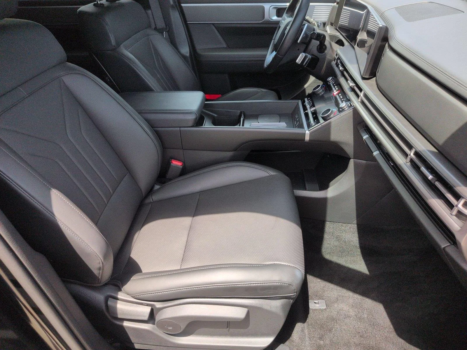 Used 2026 Phantom Black Hyundai SEL image 38