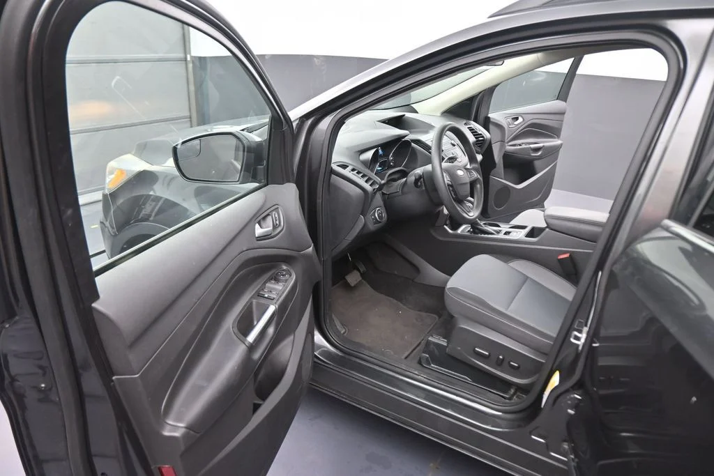 Used 2018 Gray Ford SE image 40