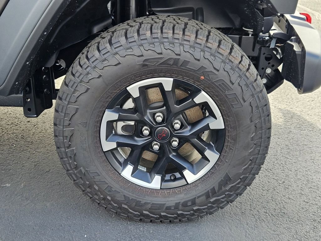 New 2026 Granite Crystal Metallic Clearcoat Jeep Rubicon image 30