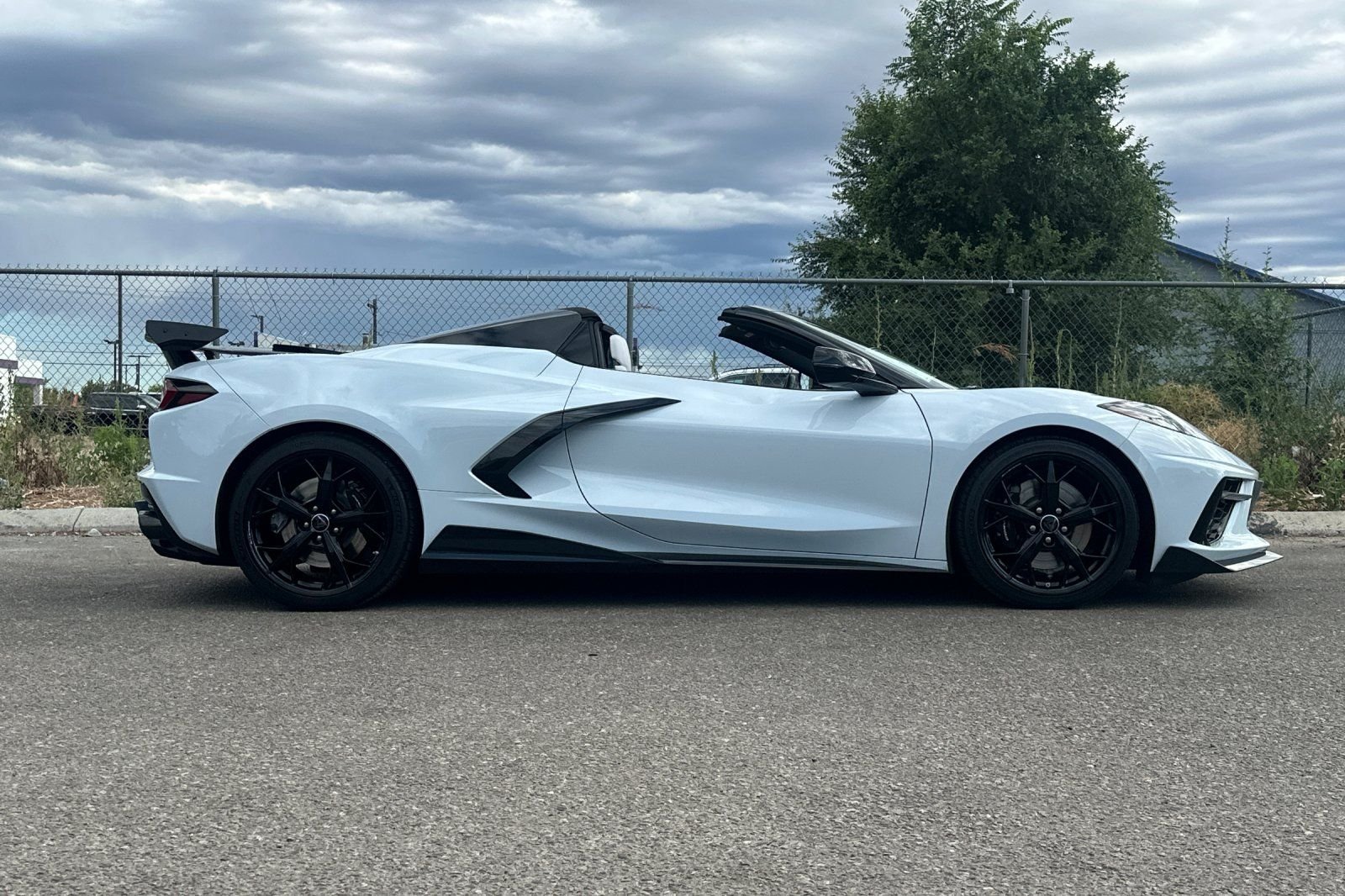 Used 2022 White Chevrolet Stingray image 3