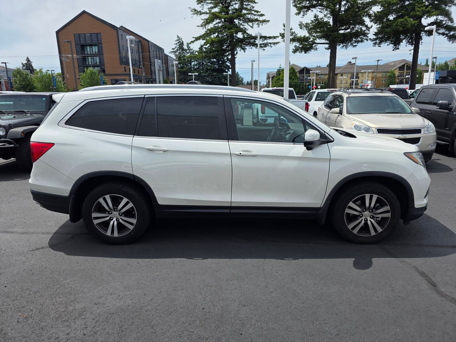 Used 2016 White Diamond Pearl Honda EX-L image 4