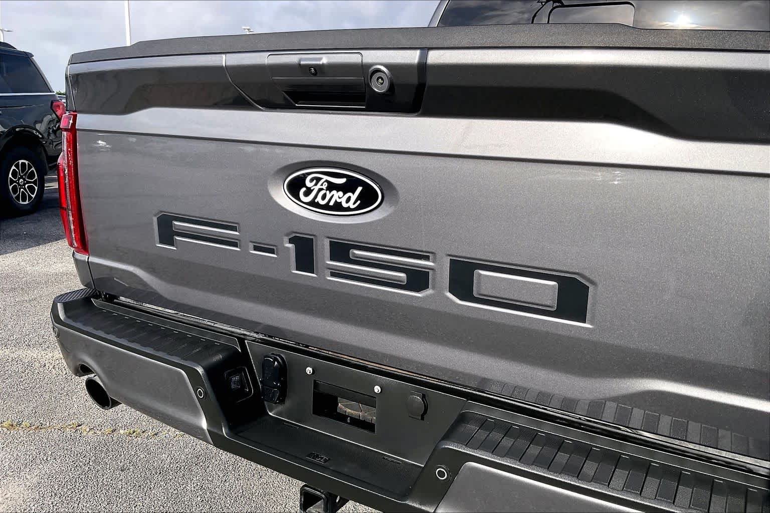Used 2025 Carbonized Gray Metallic Ford LARIAT image 27