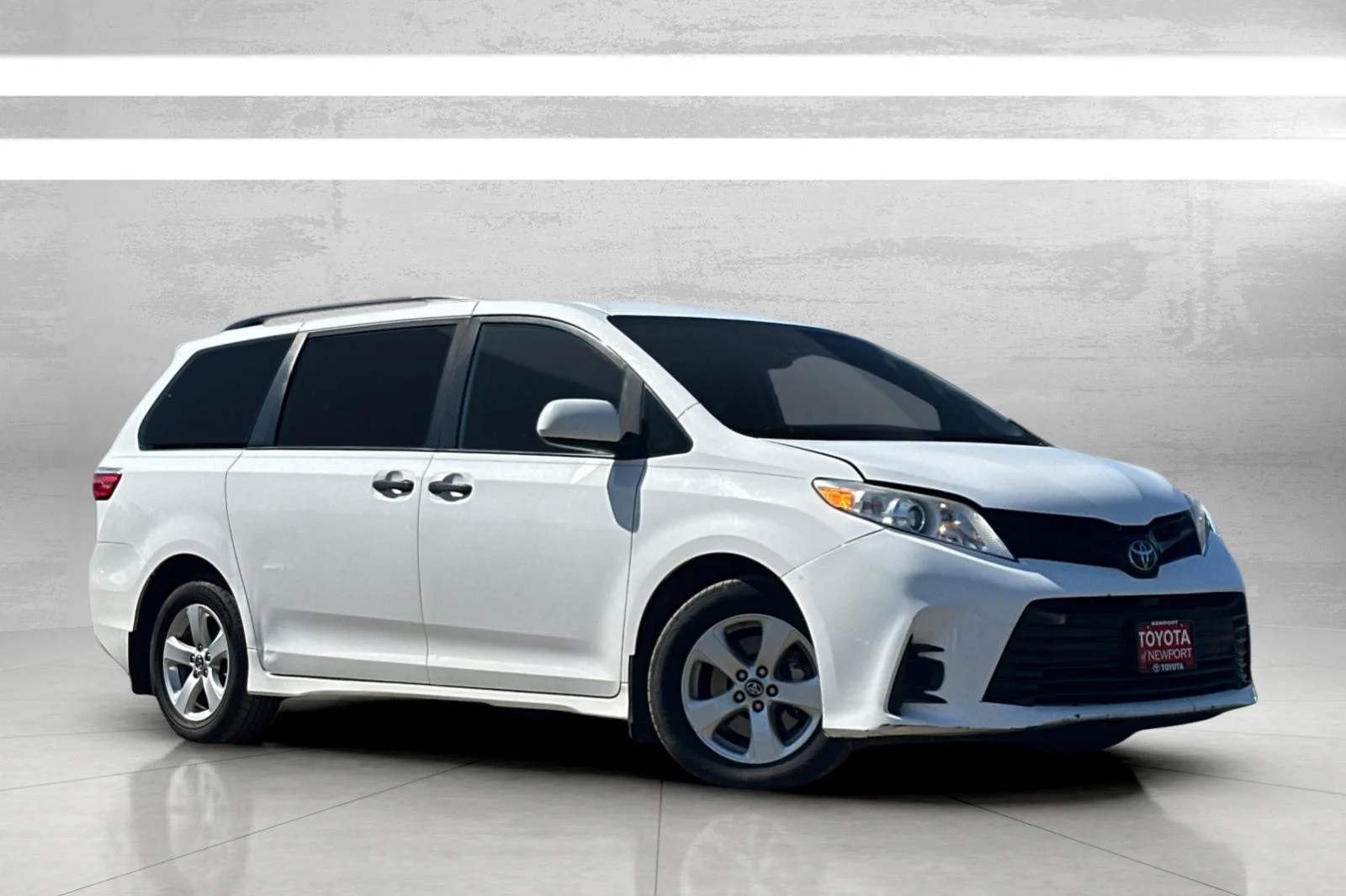 2019 Toyota Sienna L V6 7-Passenger's photo