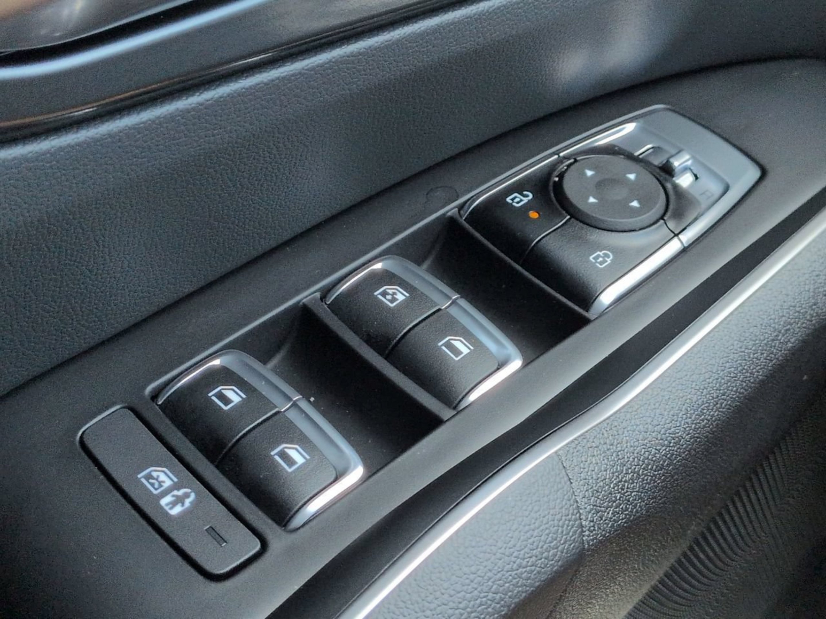 New 2026 Ivory Silver Kia S image 17