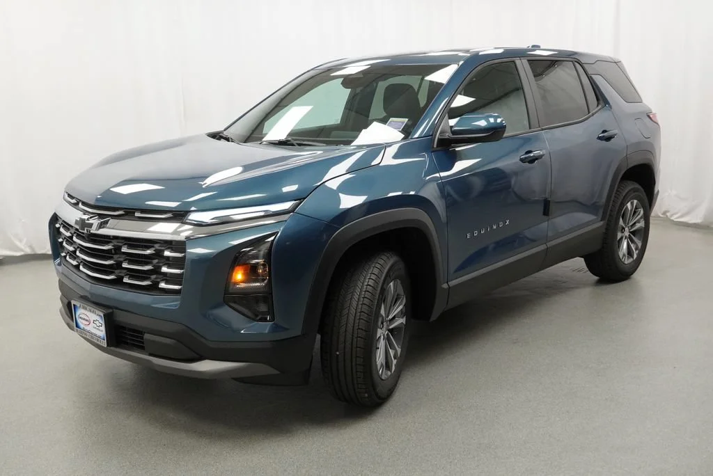 2027 Chevrolet Equinox LT - Photo 4