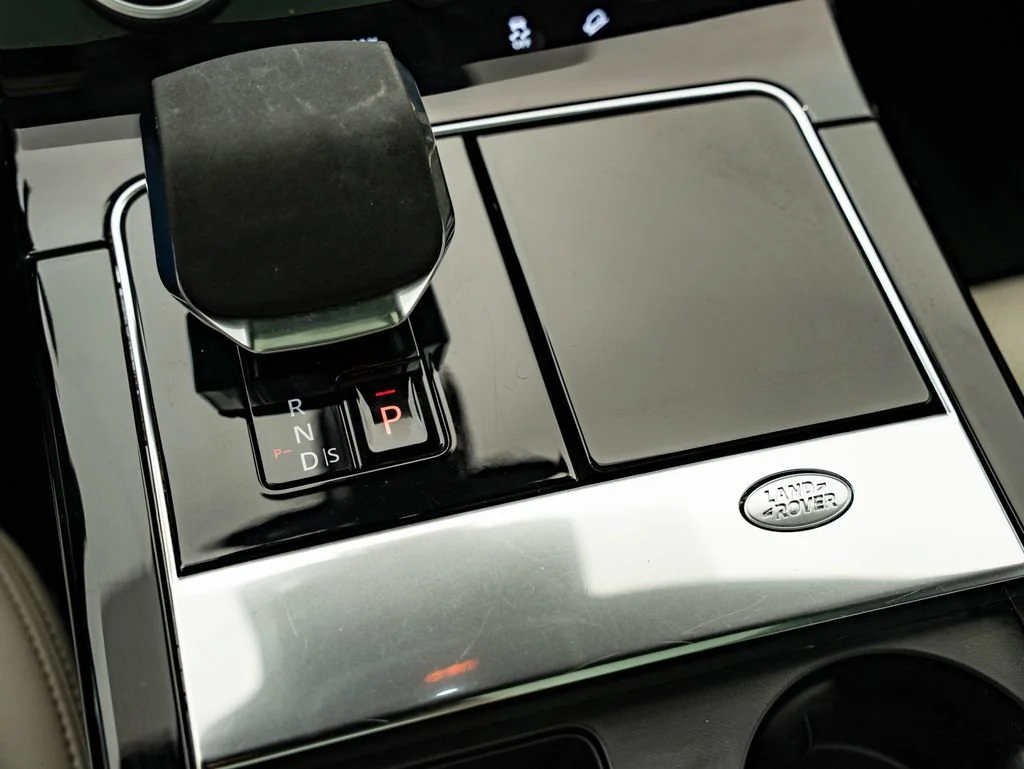 Used 2023 Fuji White Land Rover R-Dynamic S MHEV image 36