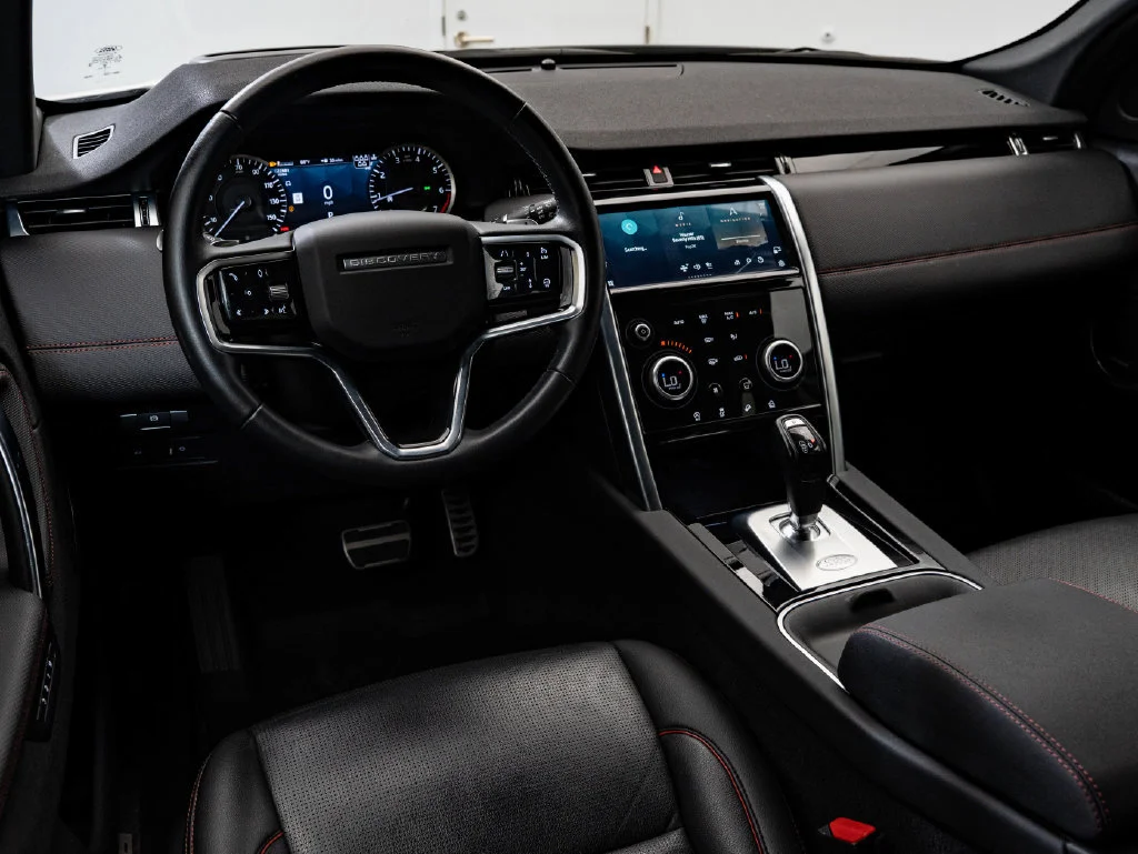 Used 2023 Fuji White Land Rover SE R-Dynamic image 4