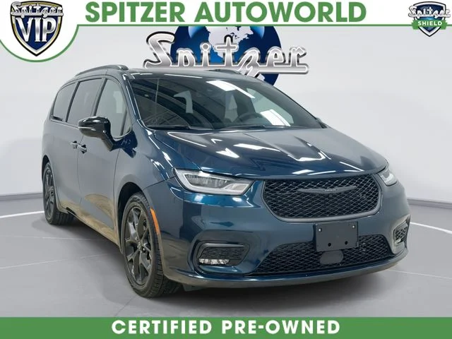 2025 Chrysler Pacifica Limited's photo