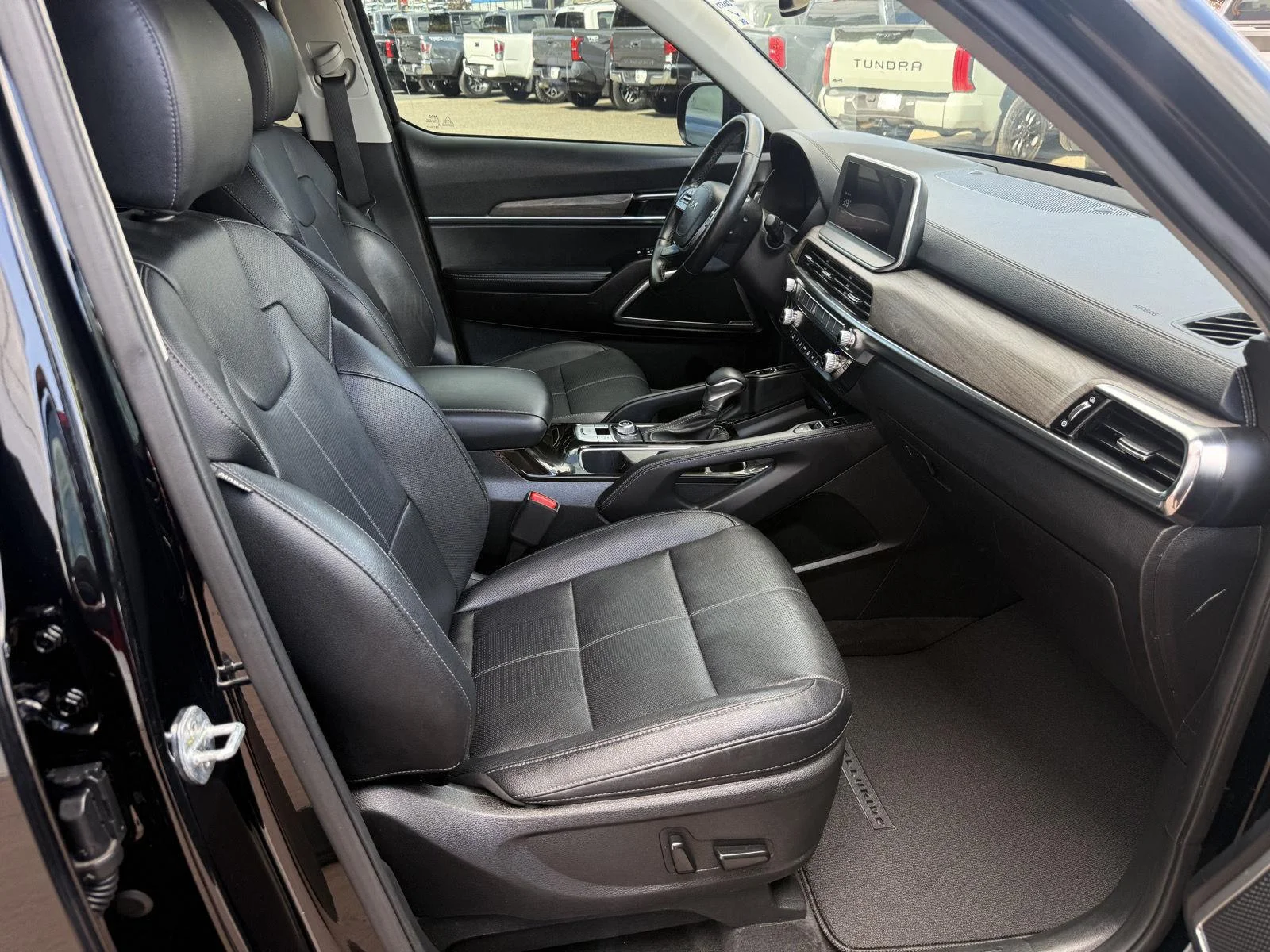 Used 2022 Ebony Black Kia EX image 23