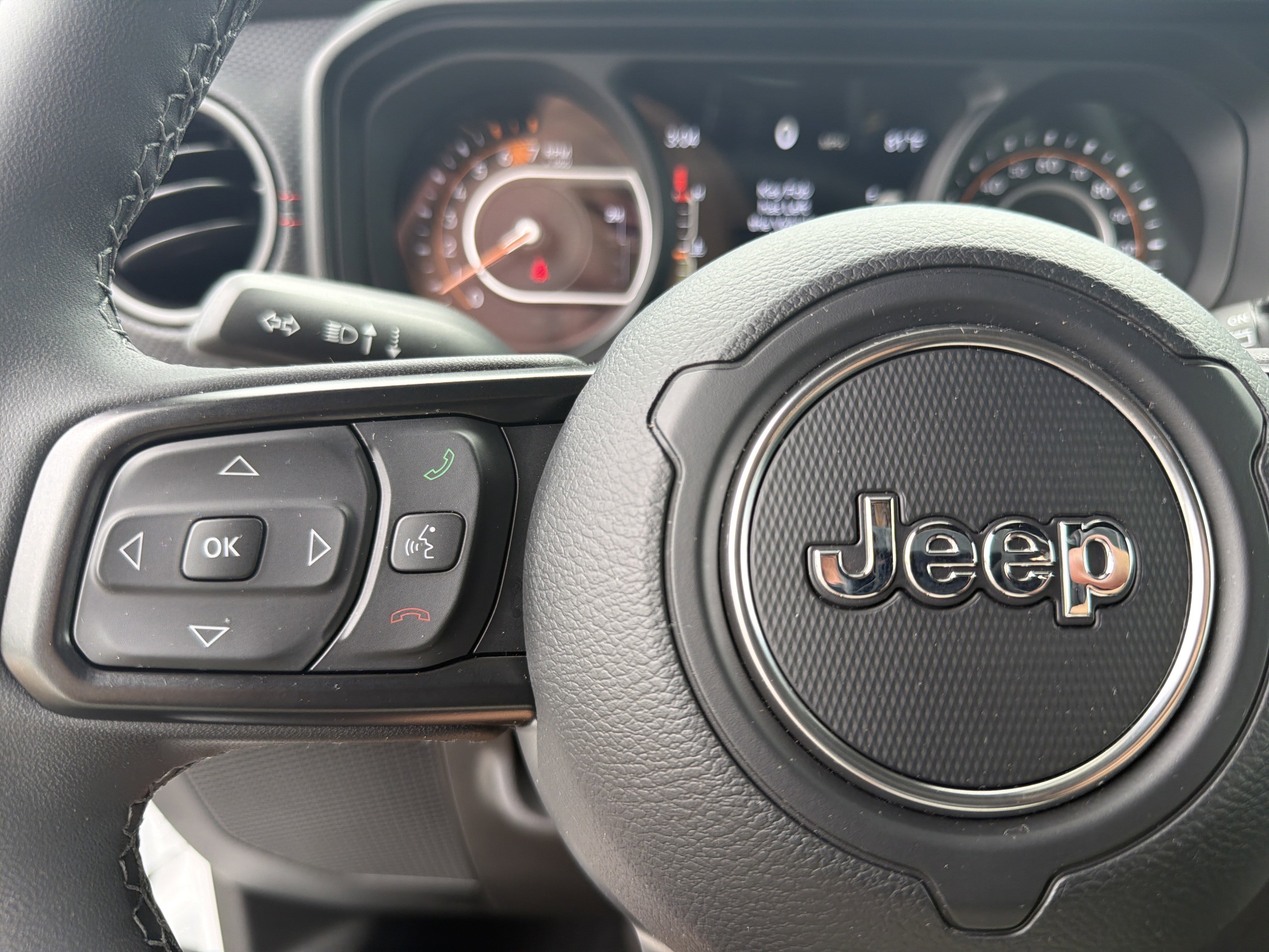Used 2026 Bright White Clearcoat Jeep Rubicon X image 27