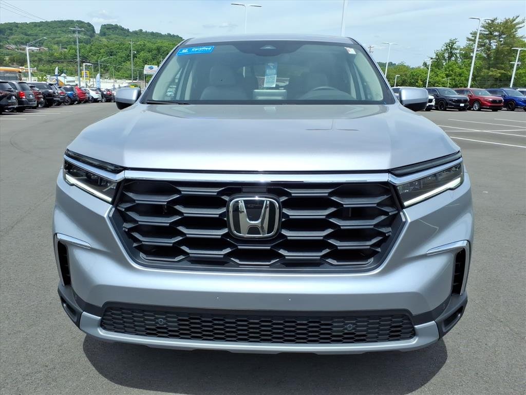 Certified Used 2025 Lunar Silver Metallic Honda AWD EX-L image 11