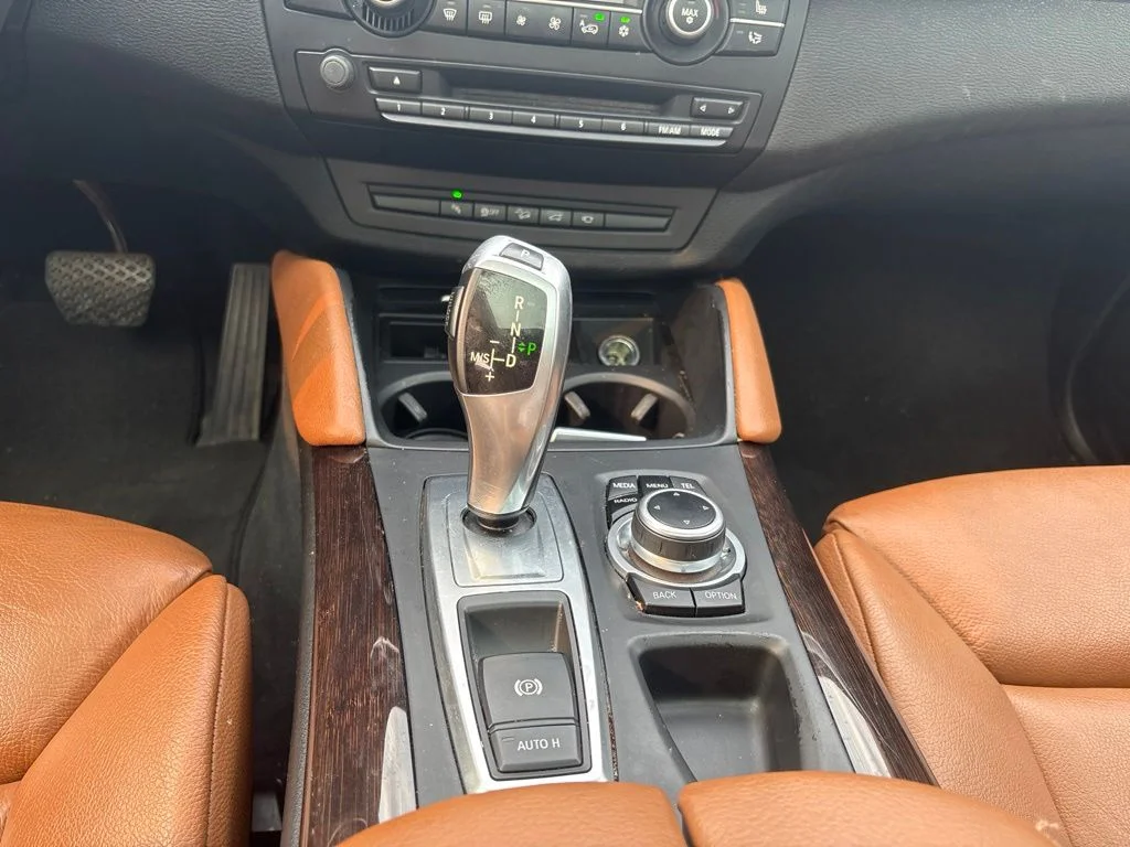 Used 2014 Alpine White BMW xDrive50i image 14