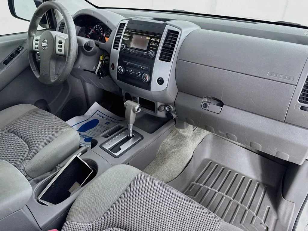 Used 2014 Glacier White Nissan SV image 32